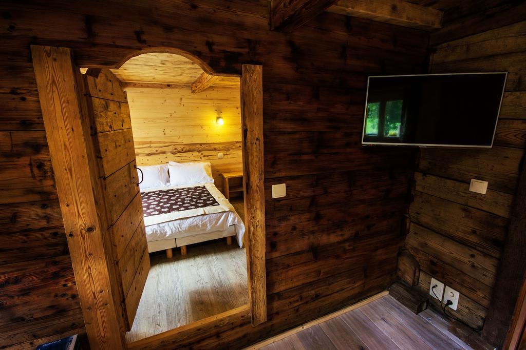 Les Chalets Du Bonheur เลอุชส์ ภายนอก รูปภาพ