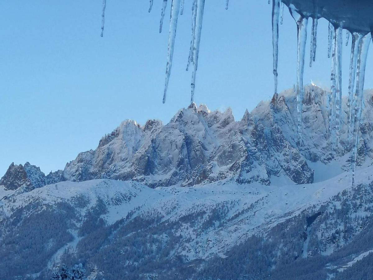 Les Chalets Du Bonheur เลอุชส์ ภายนอก รูปภาพ