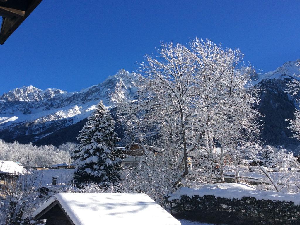 Les Chalets Du Bonheur เลอุชส์ ภายนอก รูปภาพ