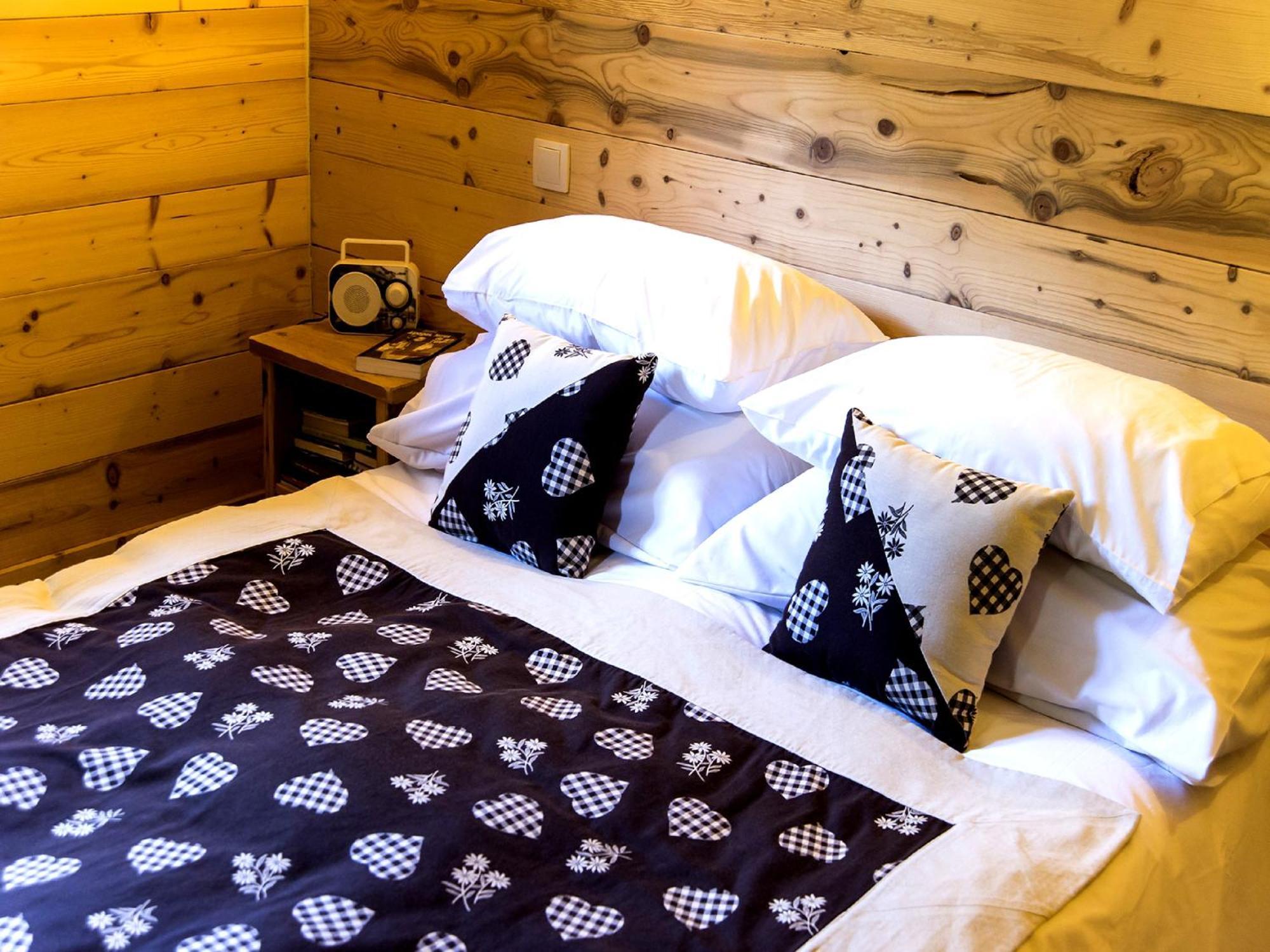 Les Chalets Du Bonheur เลอุชส์ ภายนอก รูปภาพ