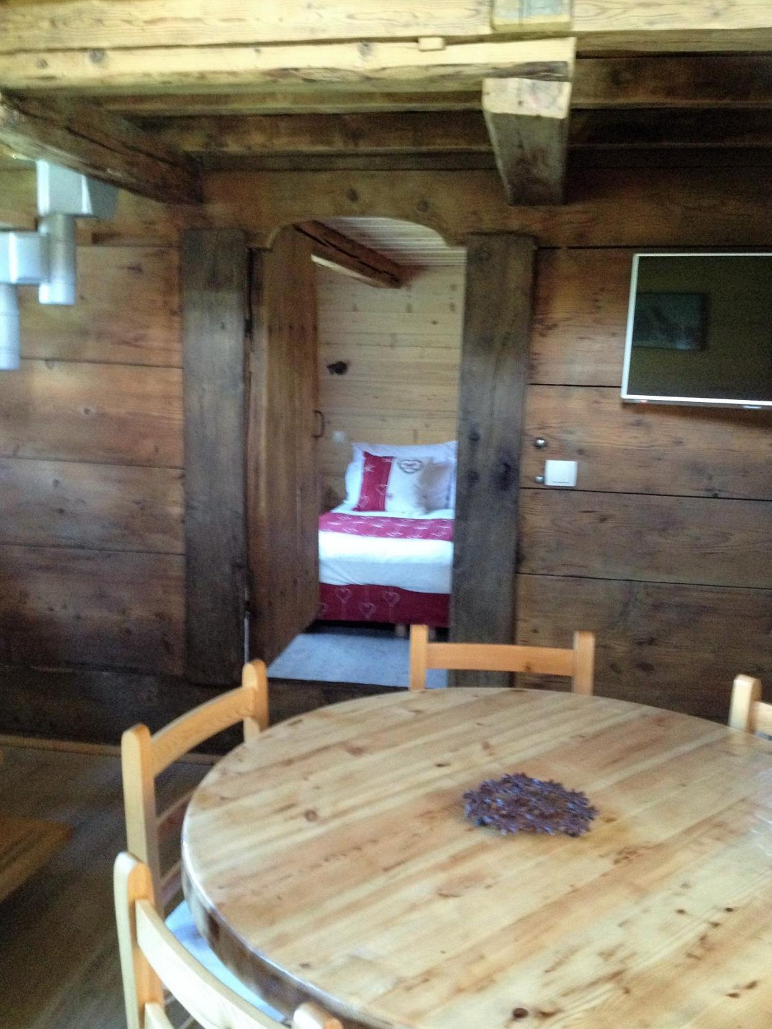 Les Chalets Du Bonheur เลอุชส์ ภายนอก รูปภาพ