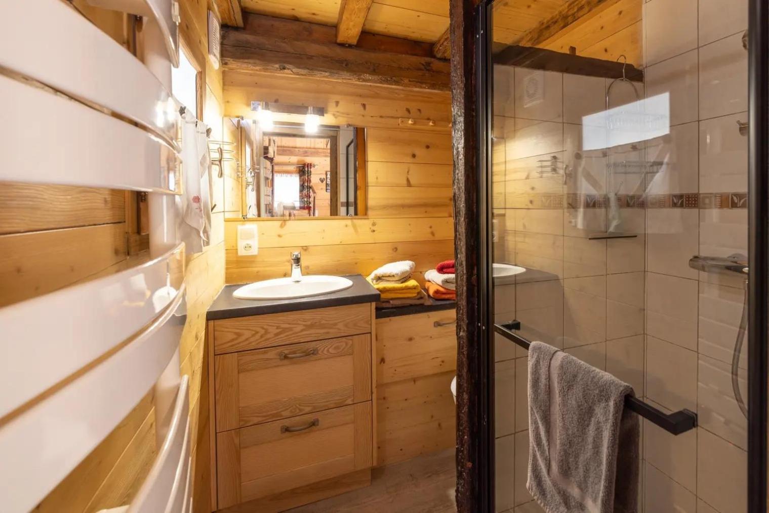 Les Chalets Du Bonheur เลอุชส์ ภายนอก รูปภาพ