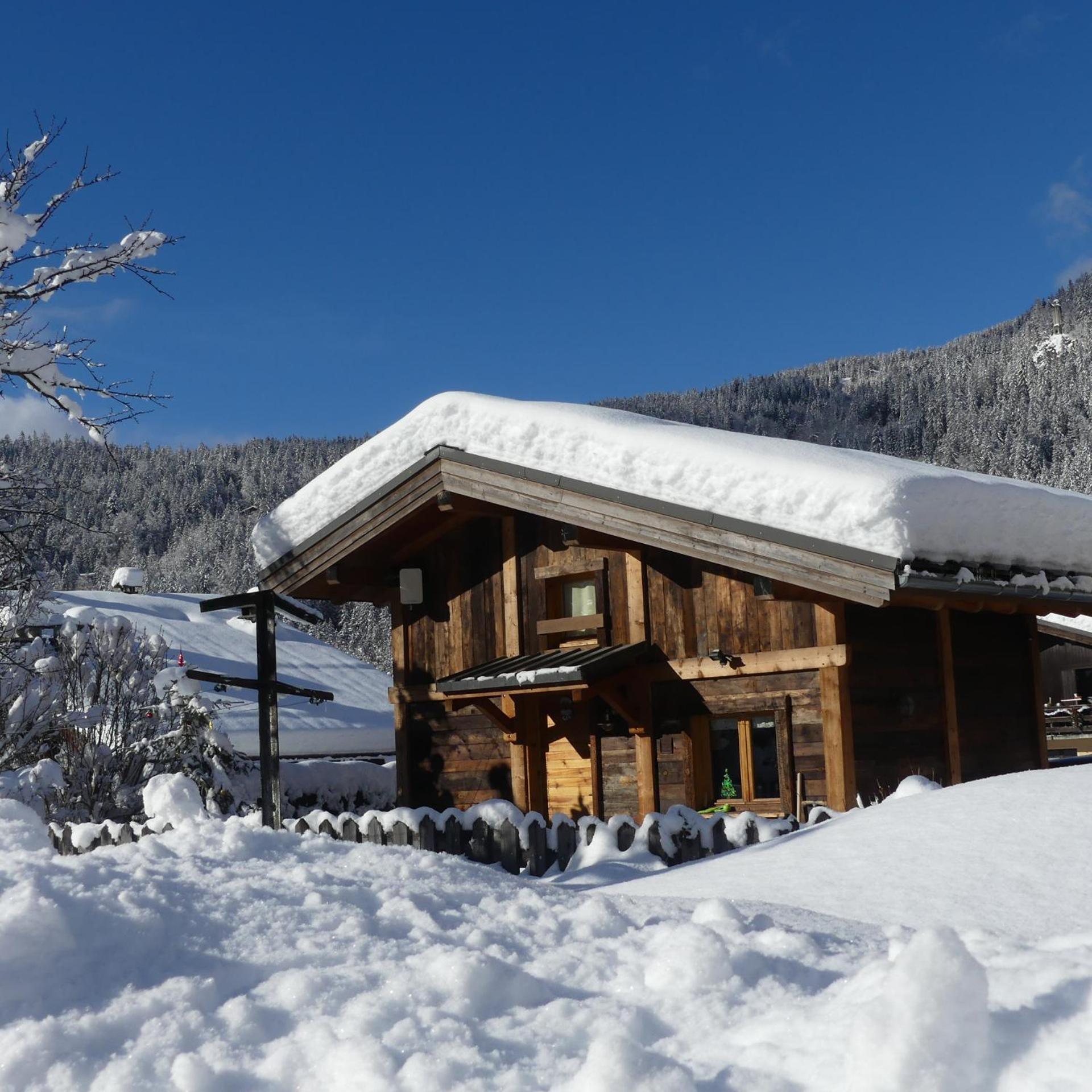 Les Chalets Du Bonheur เลอุชส์ ภายนอก รูปภาพ
