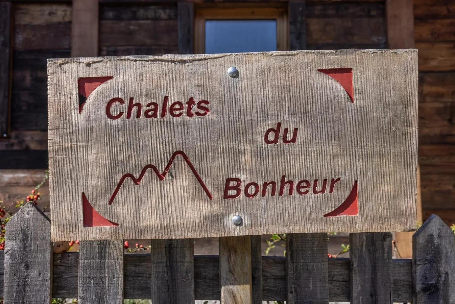 Les Chalets Du Bonheur เลอุชส์ ภายนอก รูปภาพ
