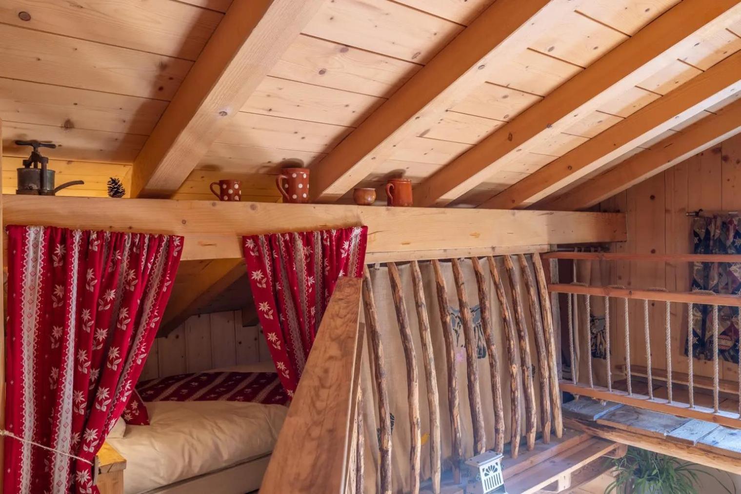 Les Chalets Du Bonheur เลอุชส์ ภายนอก รูปภาพ