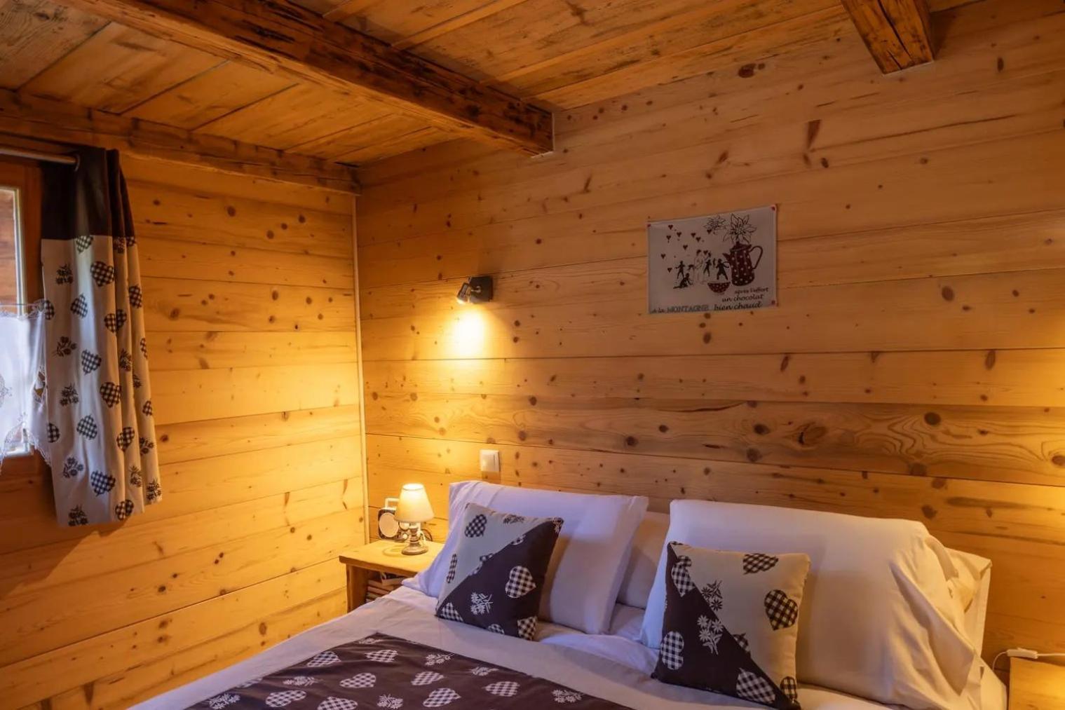 Les Chalets Du Bonheur เลอุชส์ ภายนอก รูปภาพ