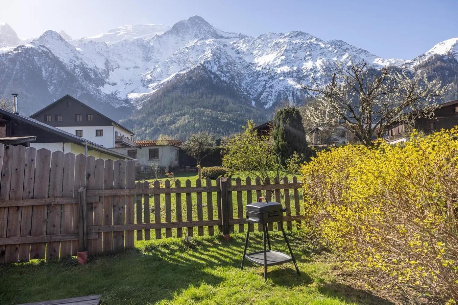 Les Chalets Du Bonheur เลอุชส์ ภายนอก รูปภาพ