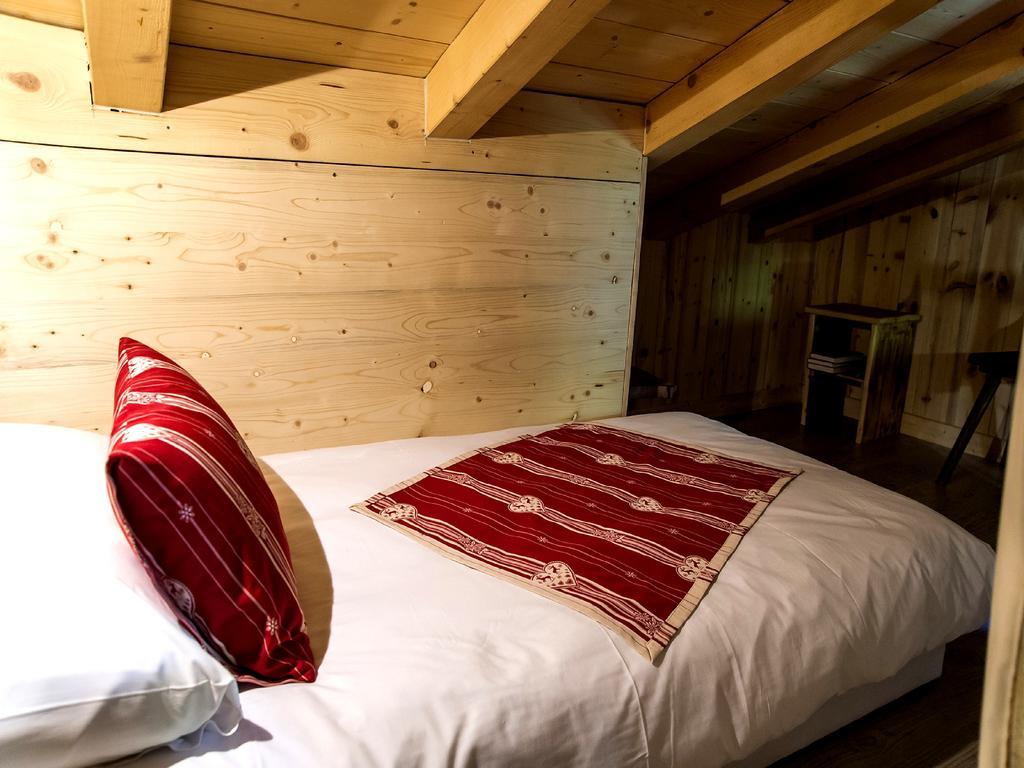 Les Chalets Du Bonheur เลอุชส์ ภายนอก รูปภาพ